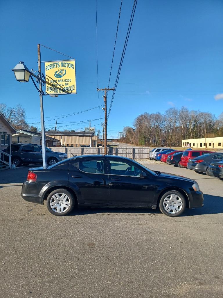 2012 Dodge Avenger SE's photo