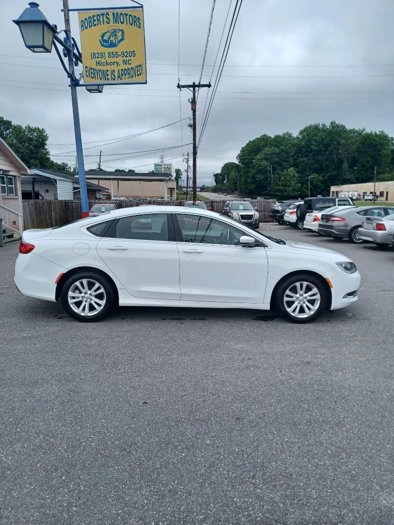 2015 Chrysler 200 Limited's photo