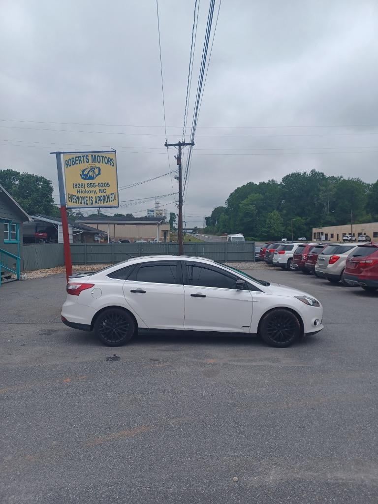 2014 Ford Focus Sedan Titanium's photo