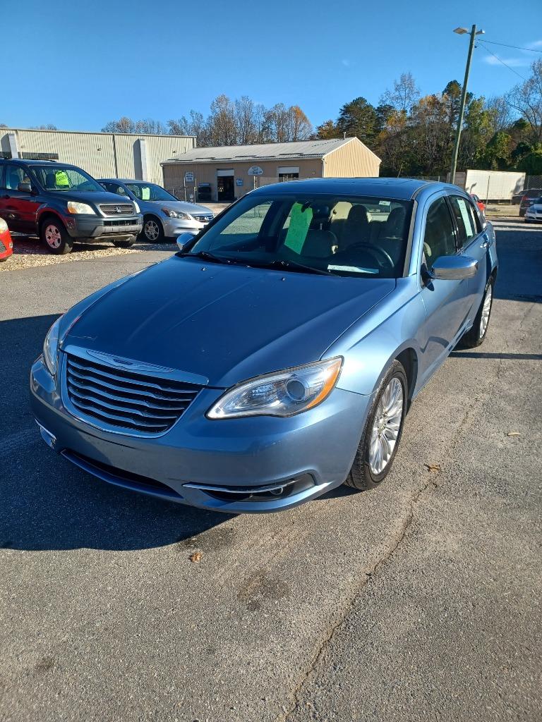 2011 Chrysler 200 Limited's photo